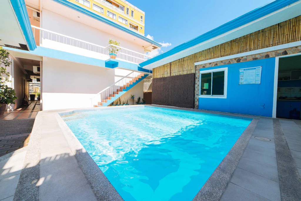 RedDoorz near Walking Street Swimming Pool, Angeles City