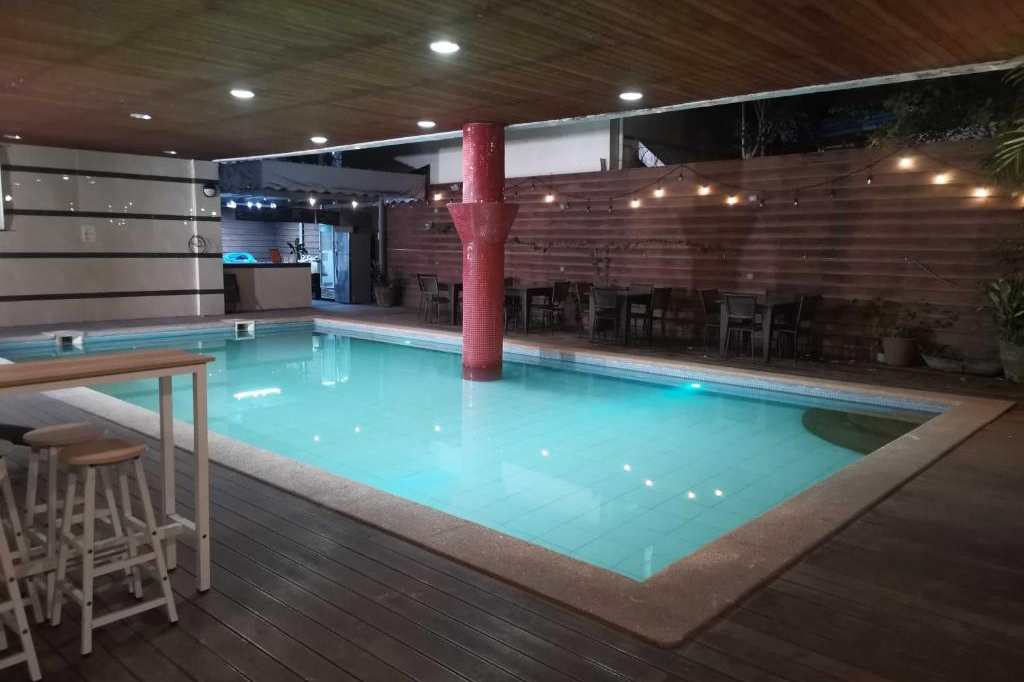 Townhouse Oak Vera Hotel Swimming Pool Near Clark International Airport